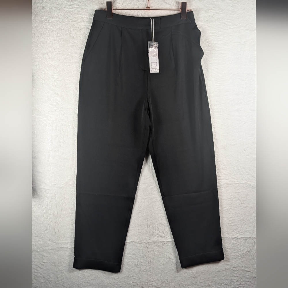 461-NWT Black Trouser Pants‎ Missing Inside Button.